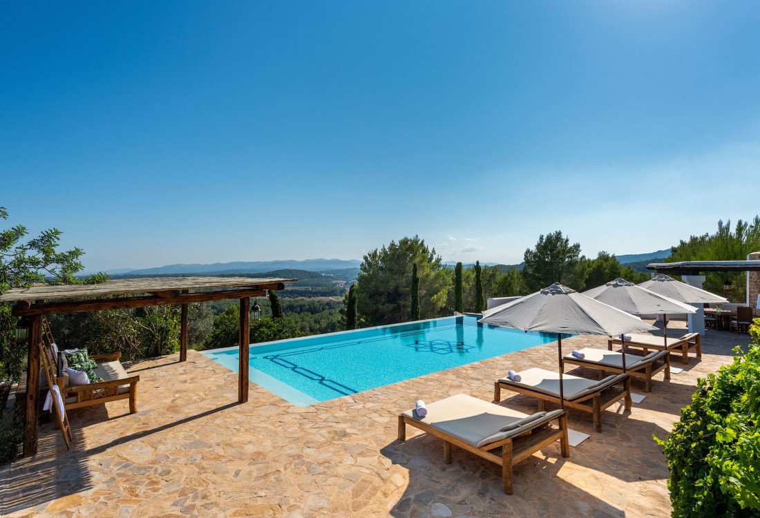 Spectacular Ibizan architecture in the center of the island - 8