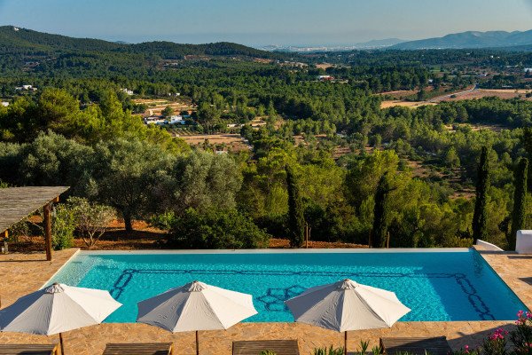 Spectacular Ibizan architecture in the center of the island - 1