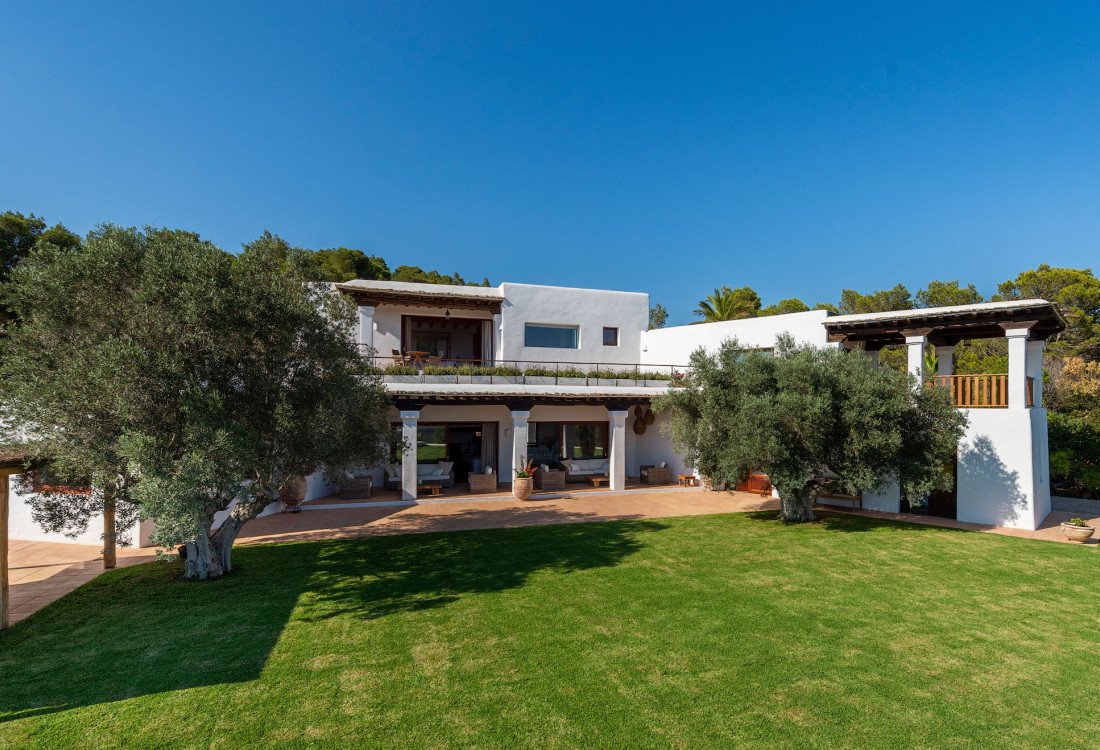 Spectacular Ibizan architecture in the center of the island - 9