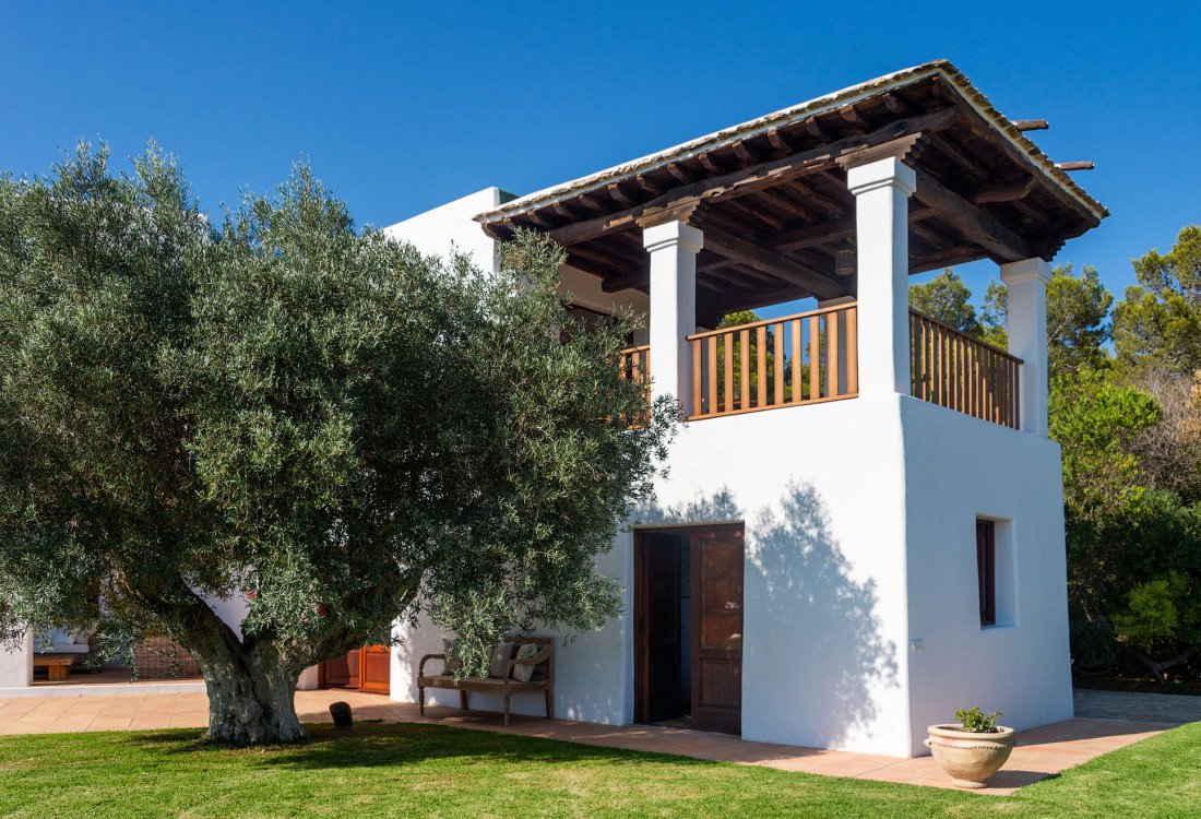 Spectacular Ibizan architecture in the center of the island - 11