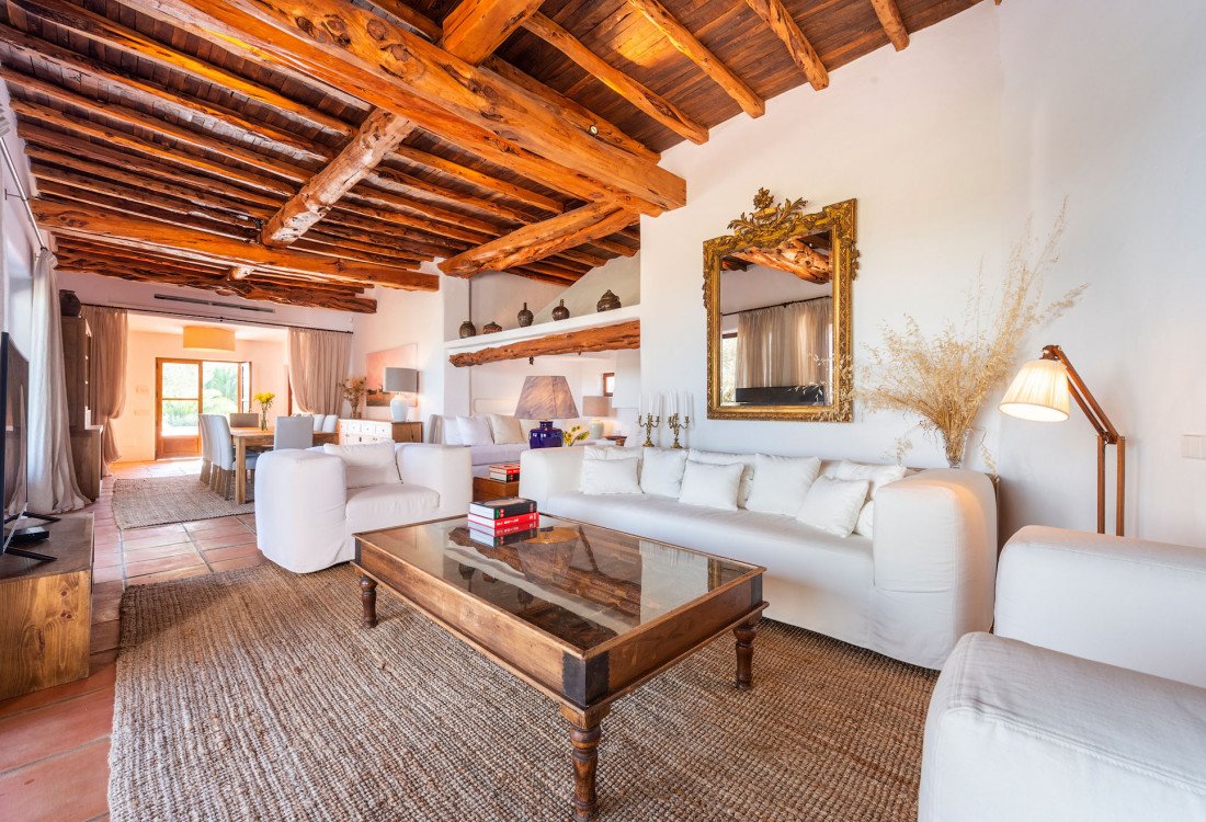 Spectacular Ibizan architecture in the center of the island - 14