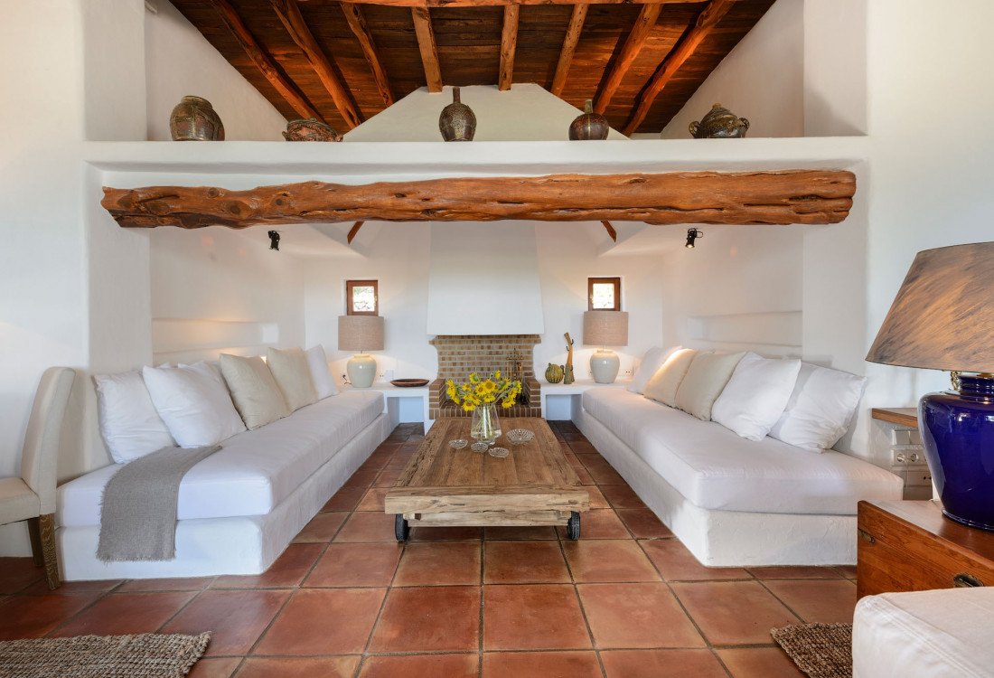 Spectacular Ibizan architecture in the center of the island - 16