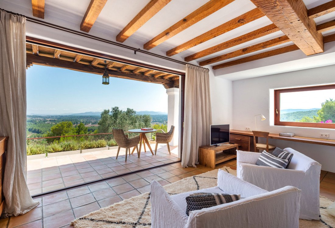 Spectacular Ibizan architecture in the center of the island - 20