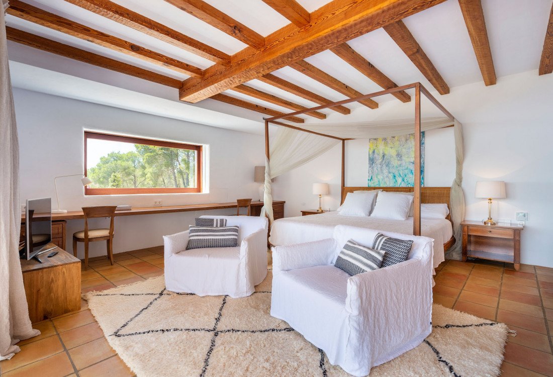 Spectacular Ibizan architecture in the center of the island - 22