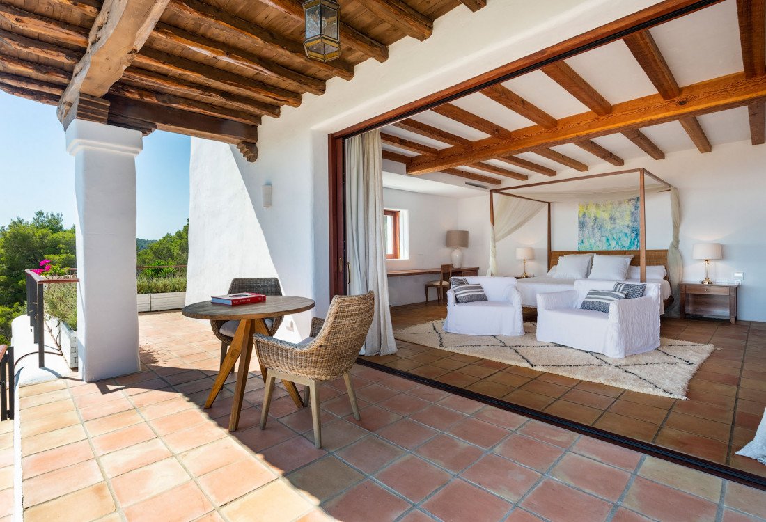 Spectacular Ibizan architecture in the center of the island - 21