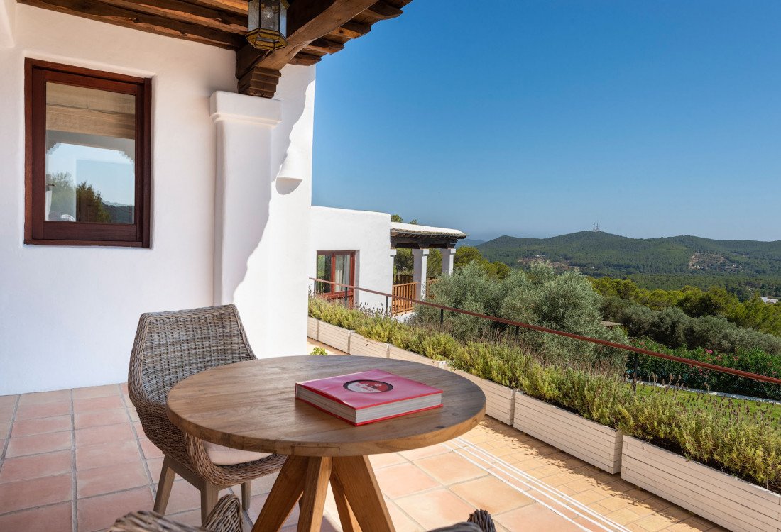 Spectacular Ibizan architecture in the center of the island - 27