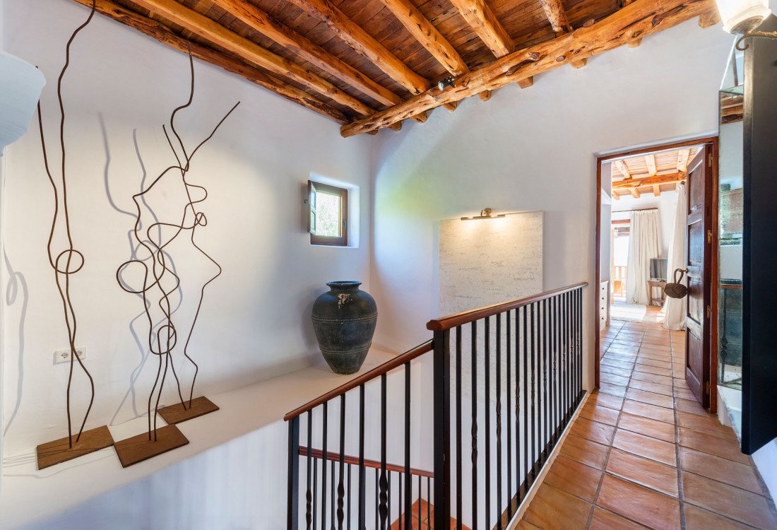 Spectacular Ibizan architecture in the center of the island - 19
