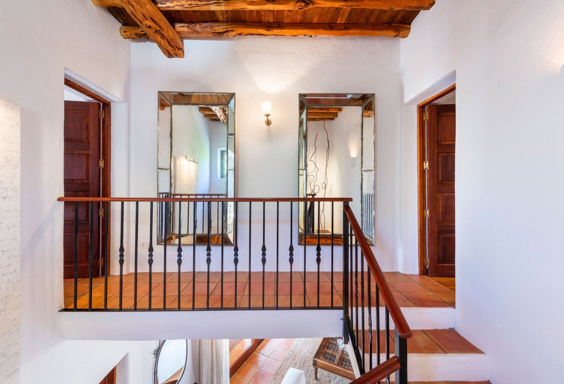 Spectacular Ibizan architecture in the center of the island - 18