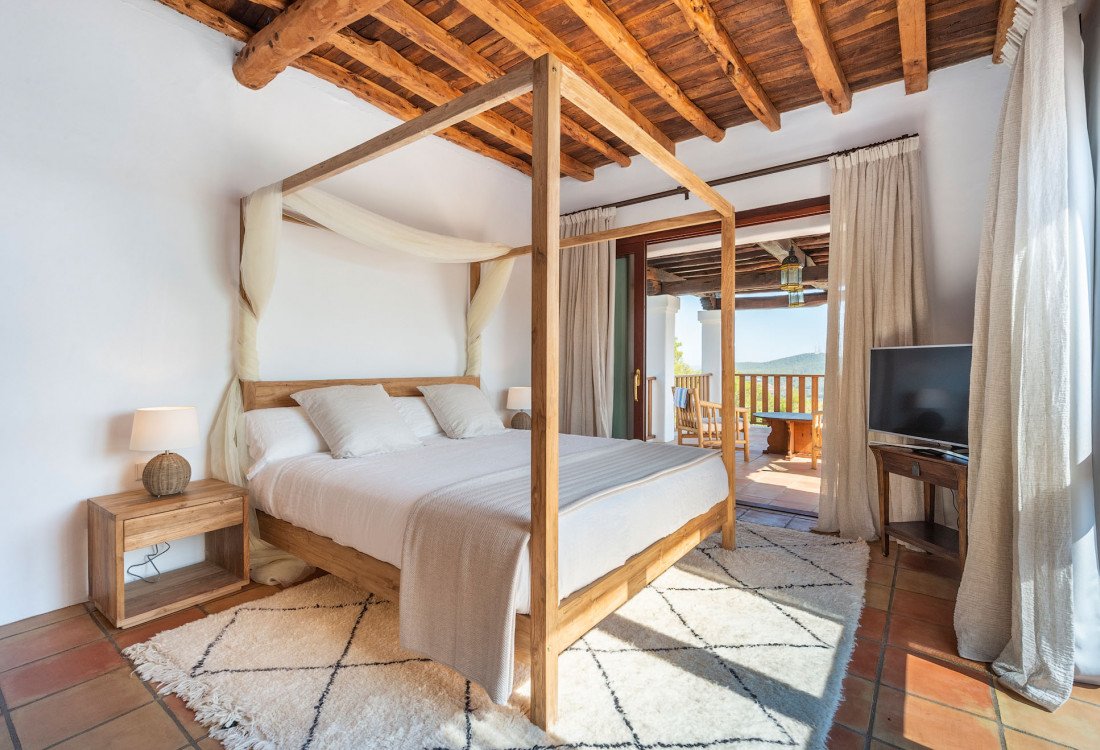 Spectacular Ibizan architecture in the center of the island - 25