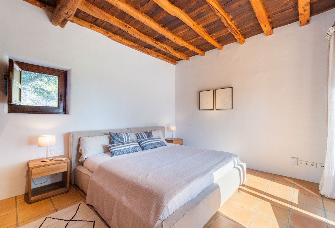 Spectacular Ibizan architecture in the center of the island - 32