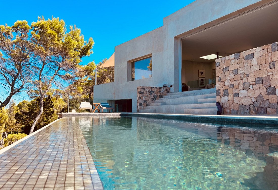 A luxury private villa with a full view of Cala San Vincent bay, unique in location, unrivalled - 2