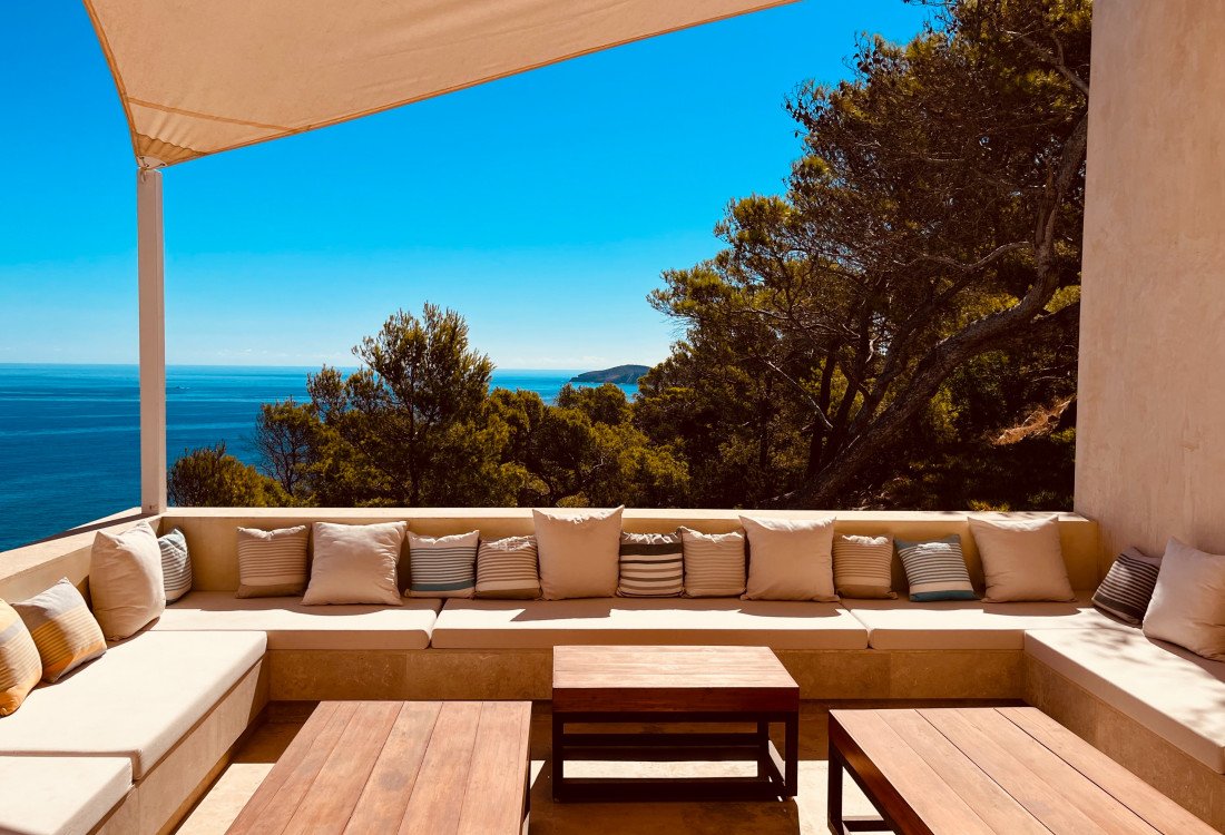 A luxury private villa with a full view of Cala San Vincent bay, unique in location, unrivalled - 11