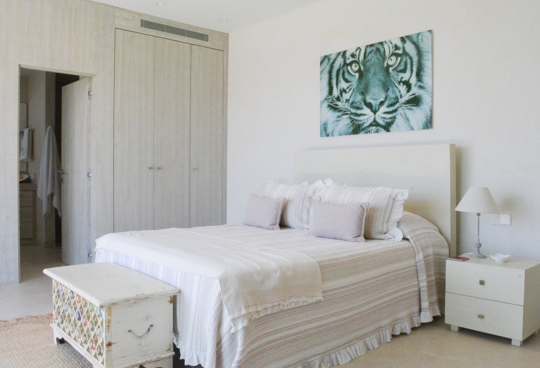 A luxury private villa with a full view of Cala San Vincent bay, unique in location, unrivalled - 42