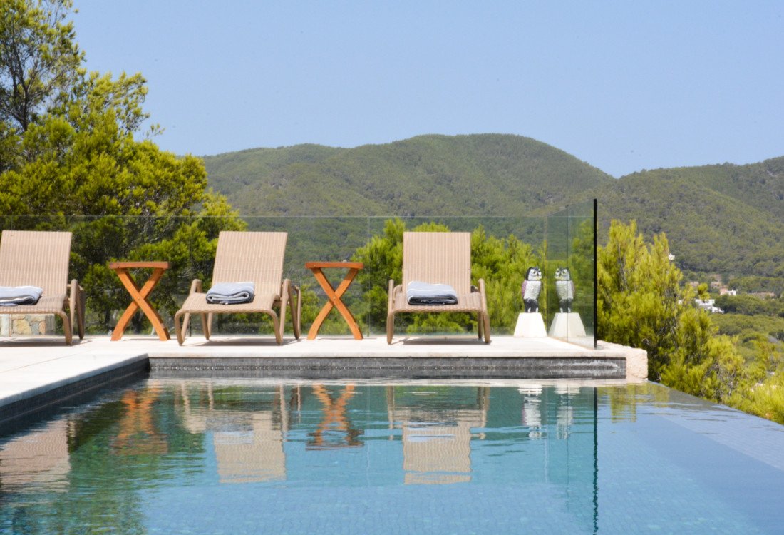 A luxury private villa with a full view of Cala San Vincent bay, unique in location, unrivalled - 14
