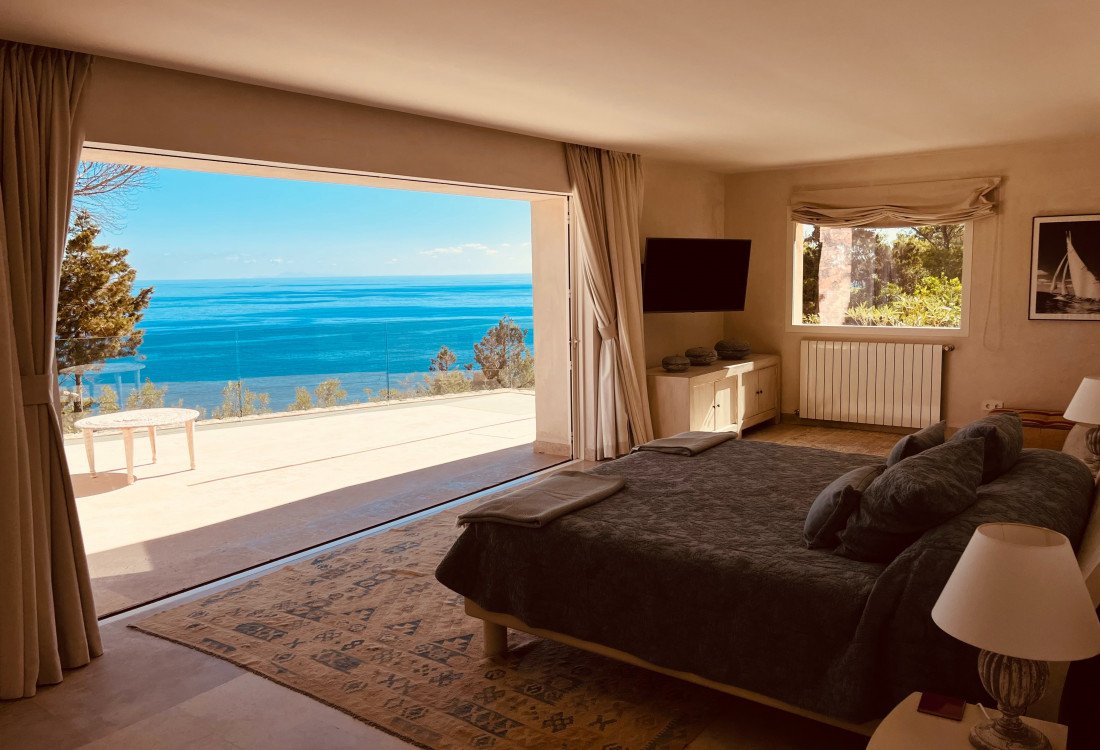 A luxury private villa with a full view of Cala San Vincent bay, unique in location, unrivalled - 25