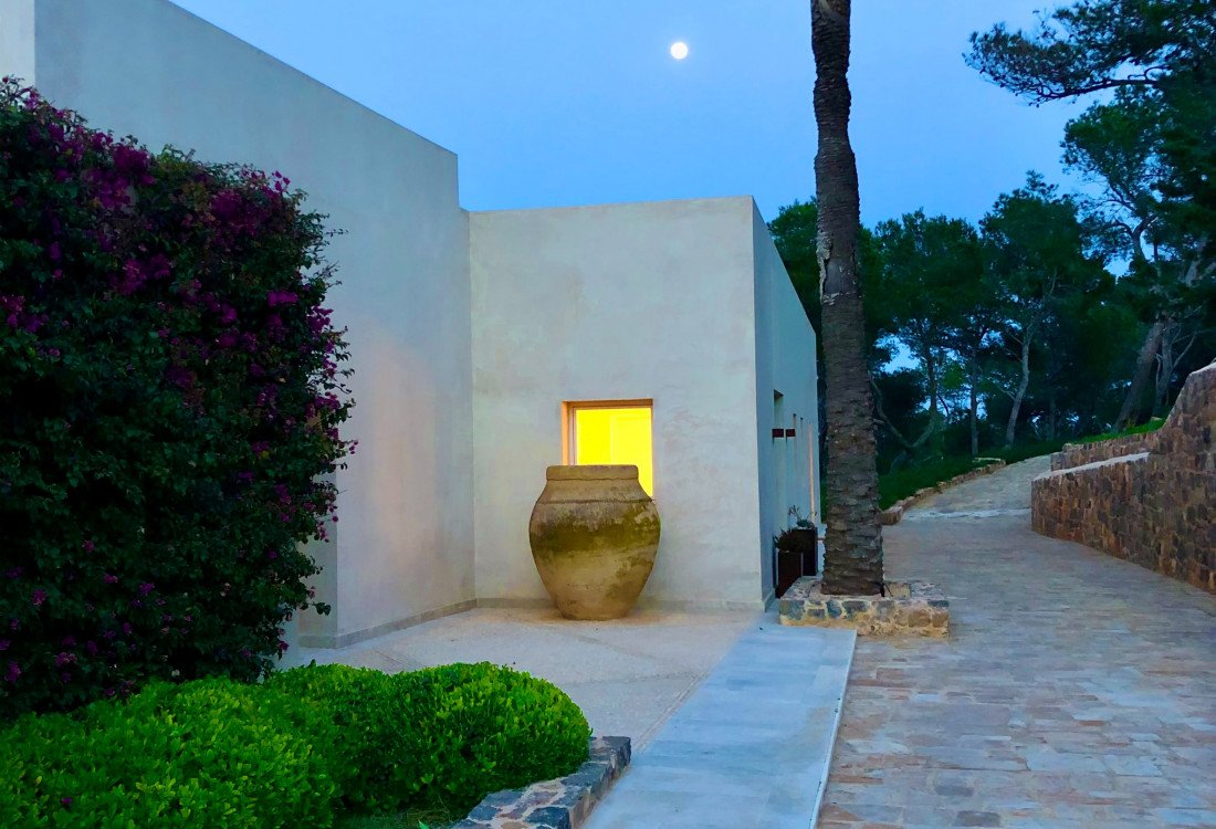 A luxury private villa with a full view of Cala San Vincent bay, unique in location, unrivalled - 29