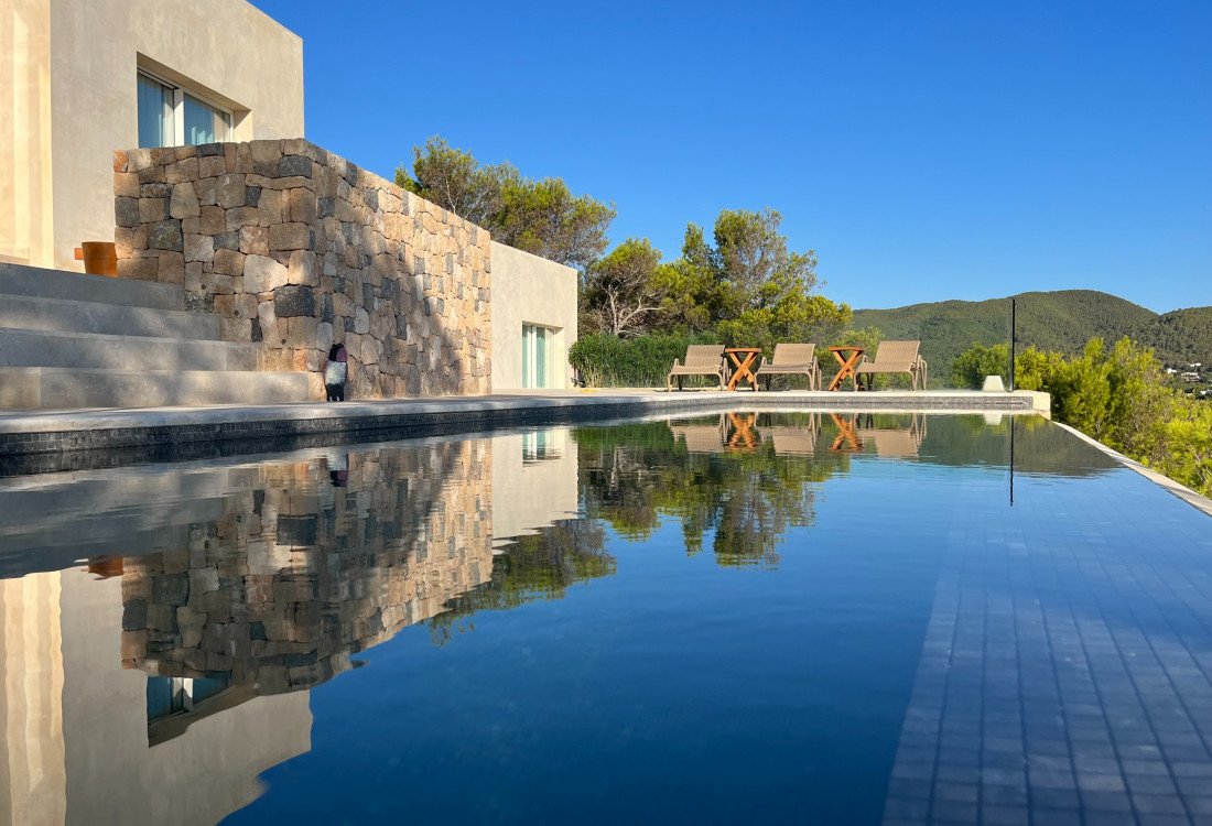 A luxury private villa with a full view of Cala San Vincent bay, unique in location, unrivalled - 5