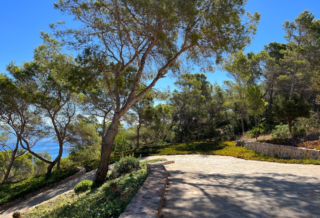 A luxury private villa with a full view of Cala San Vincent bay, unique in location, unrivalled - 32