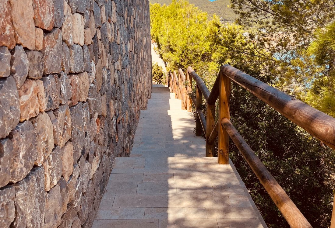 A luxury private villa with a full view of Cala San Vincent bay, unique in location, unrivalled - 33
