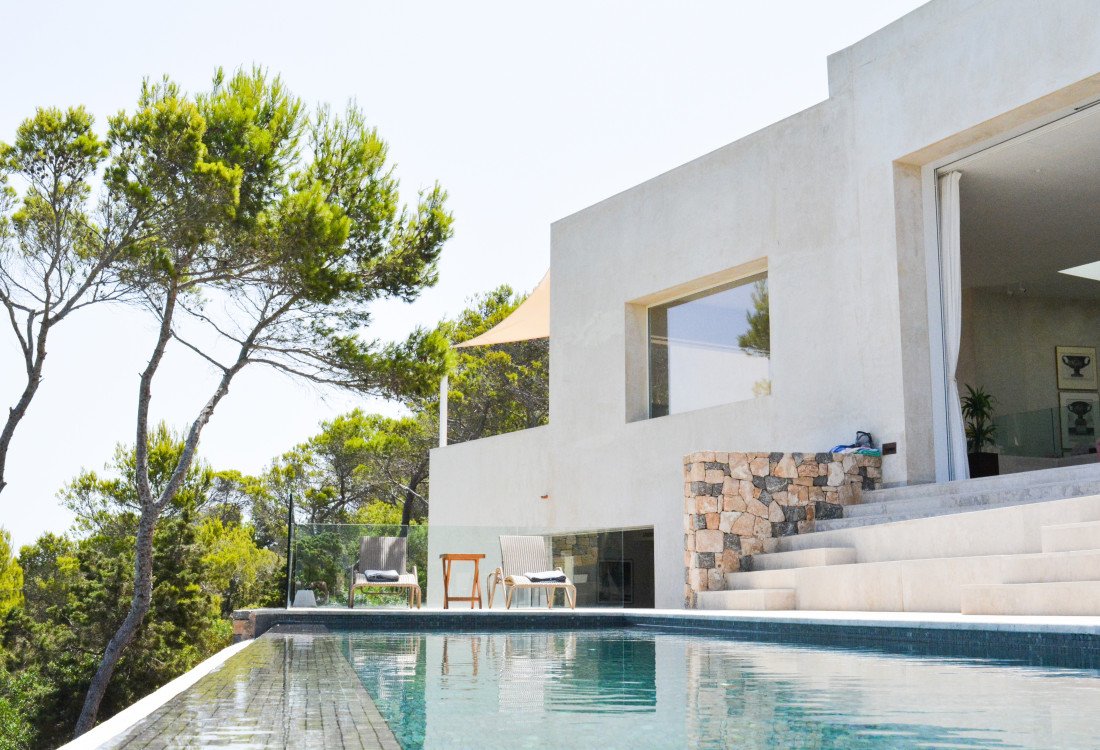 A luxury private villa with a full view of Cala San Vincent bay, unique in location, unrivalled - 3