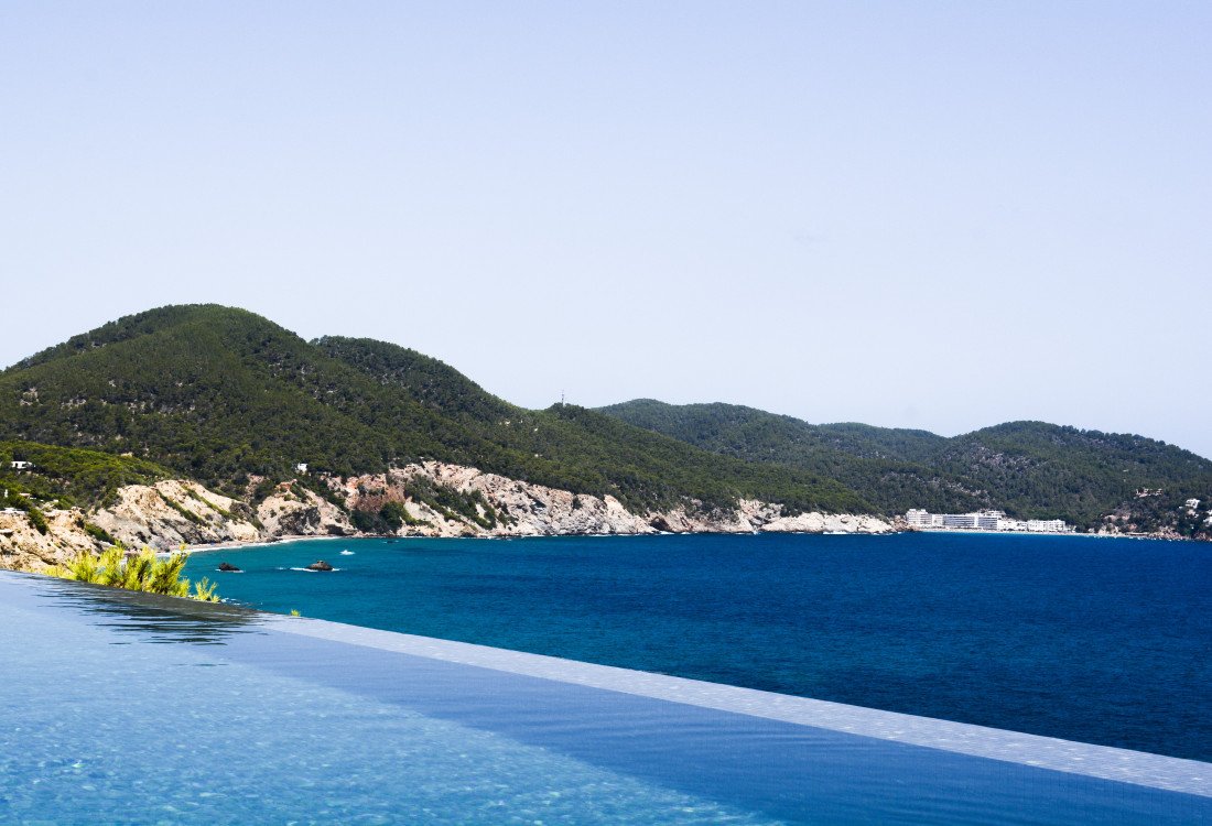 A luxury private villa with a full view of Cala San Vincent bay, unique in location, unrivalled - 4