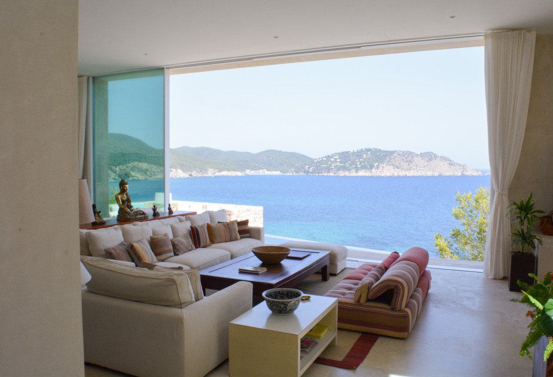 A luxury private villa with a full view of Cala San Vincent bay, unique in location, unrivalled - 20