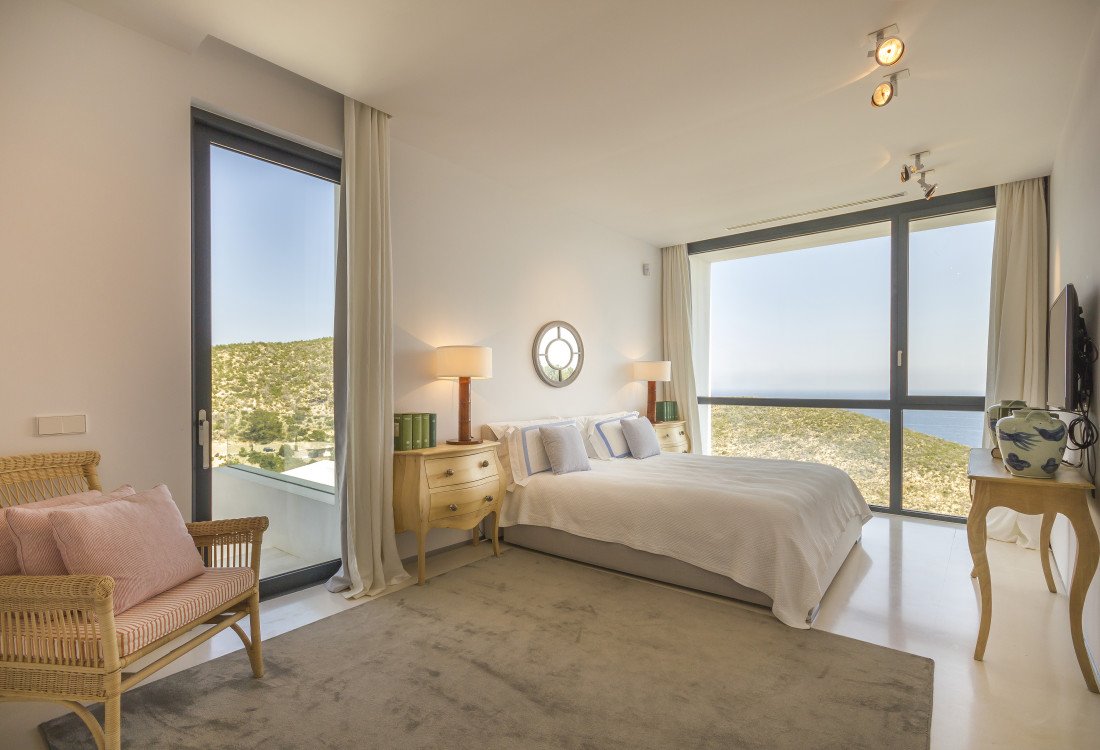 Extraordinary luxury villa with stunning sea views - 4