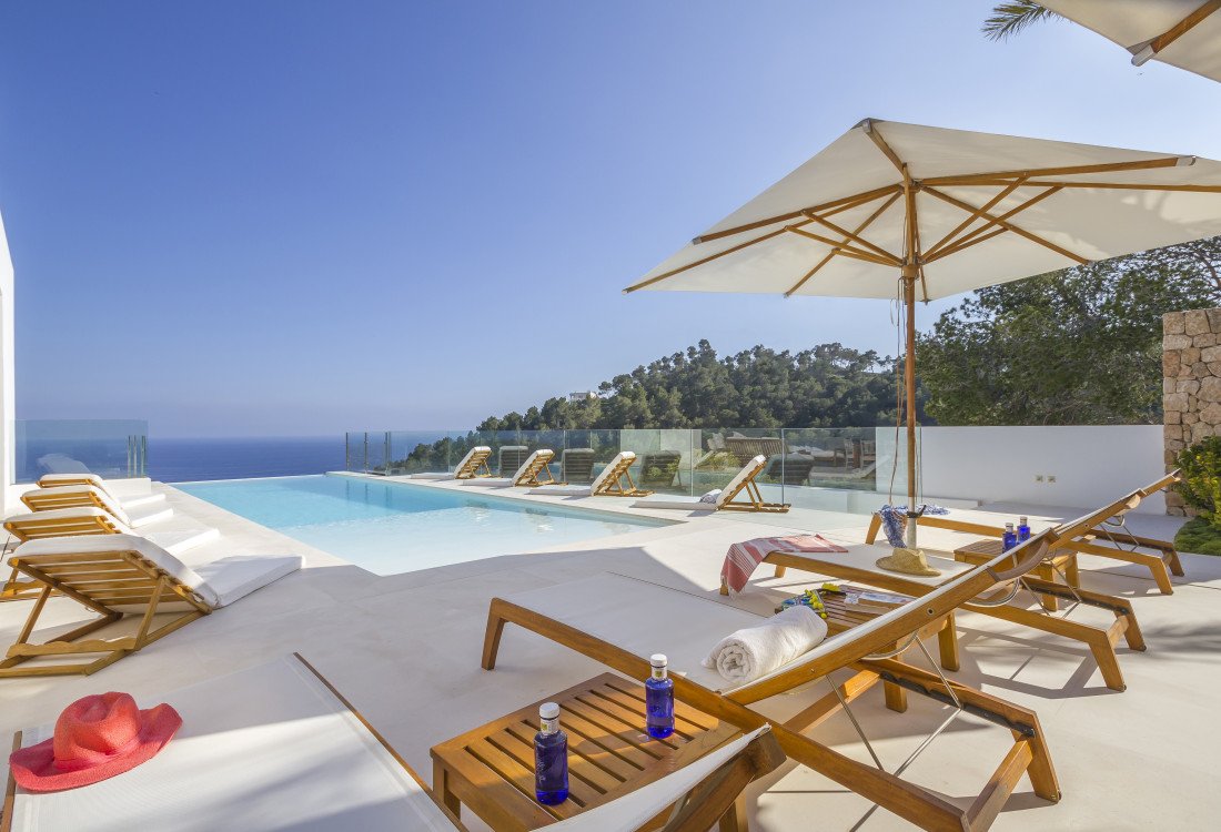 Extraordinary luxury villa with stunning sea views - 1