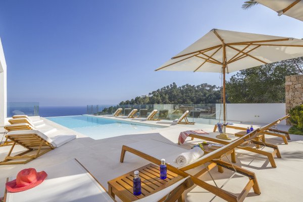 Extraordinary luxury villa with stunning sea views - 1
