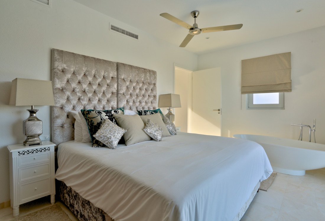 Exclusive villa in the hills of Es Cubells - 9