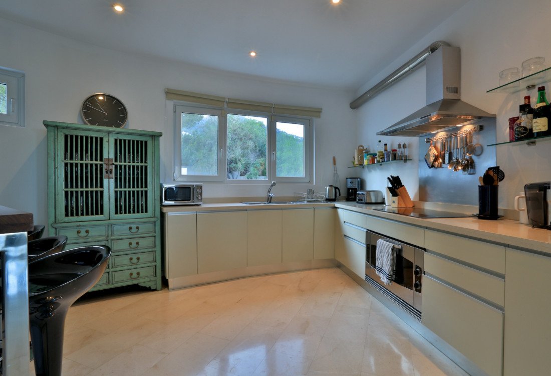 Exclusive villa in the hills of Es Cubells - 11