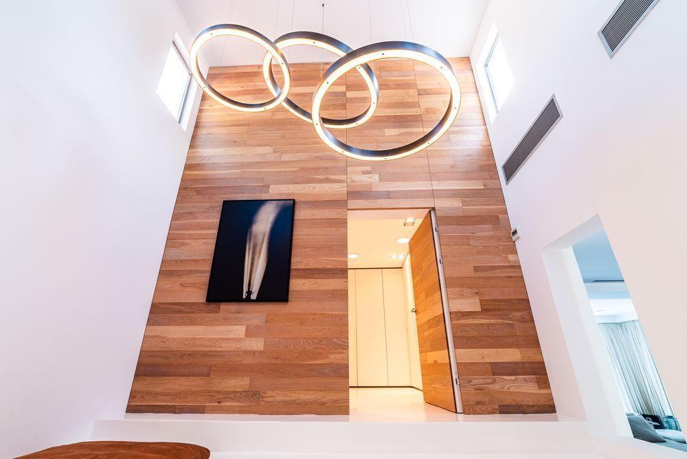 A contemporary elegant villa, in very convenient location - 19