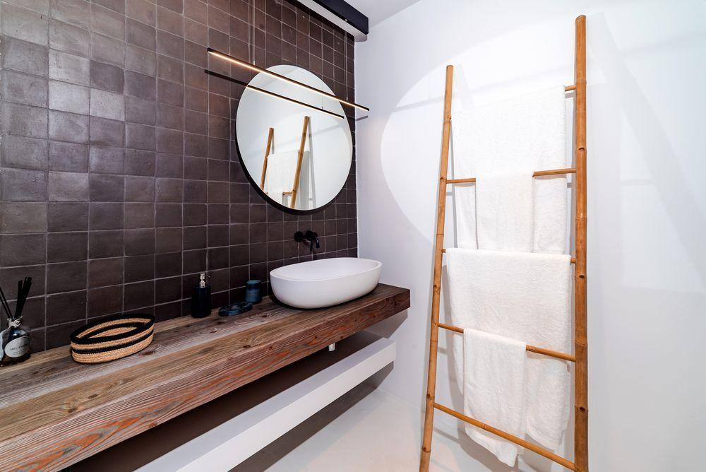 A contemporary elegant villa, in very convenient location - 12