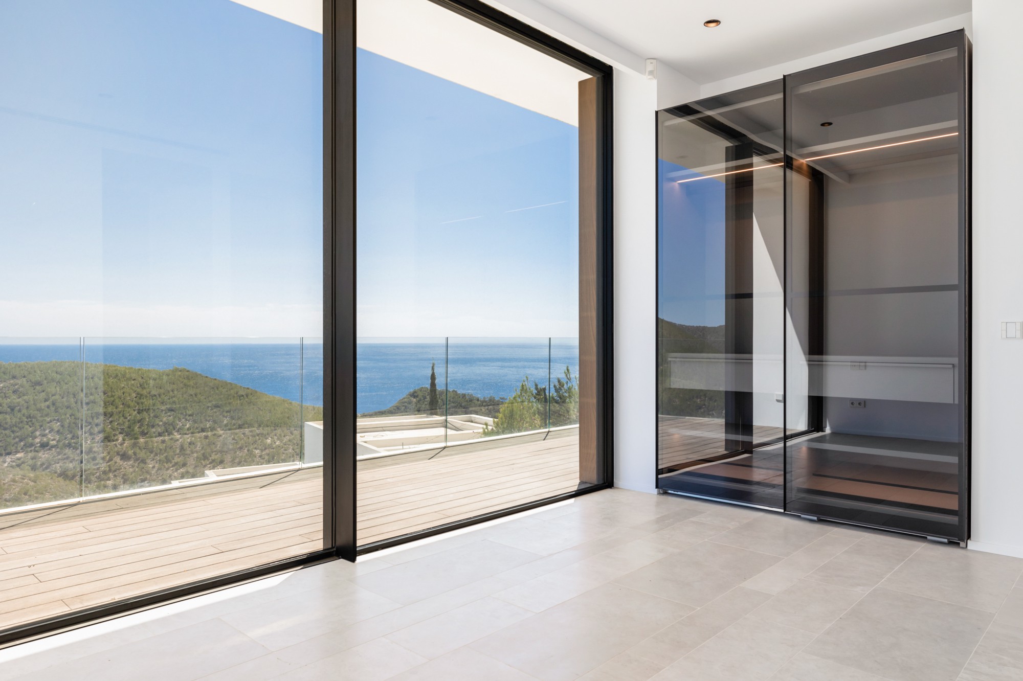 Newly built villa with stunning sea views - 11