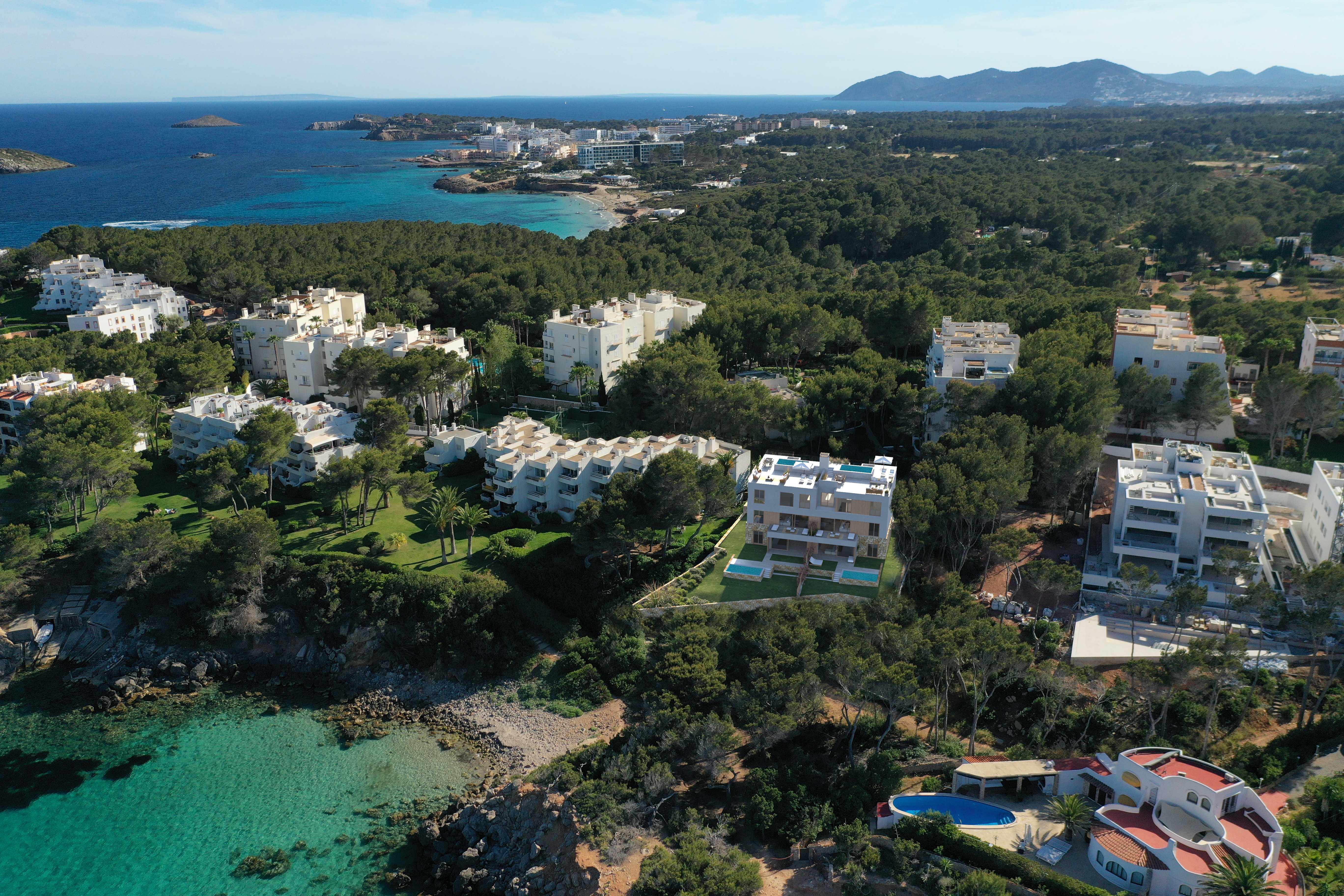 Lujosos apartamentos de nueva construcción frente al mar - 2