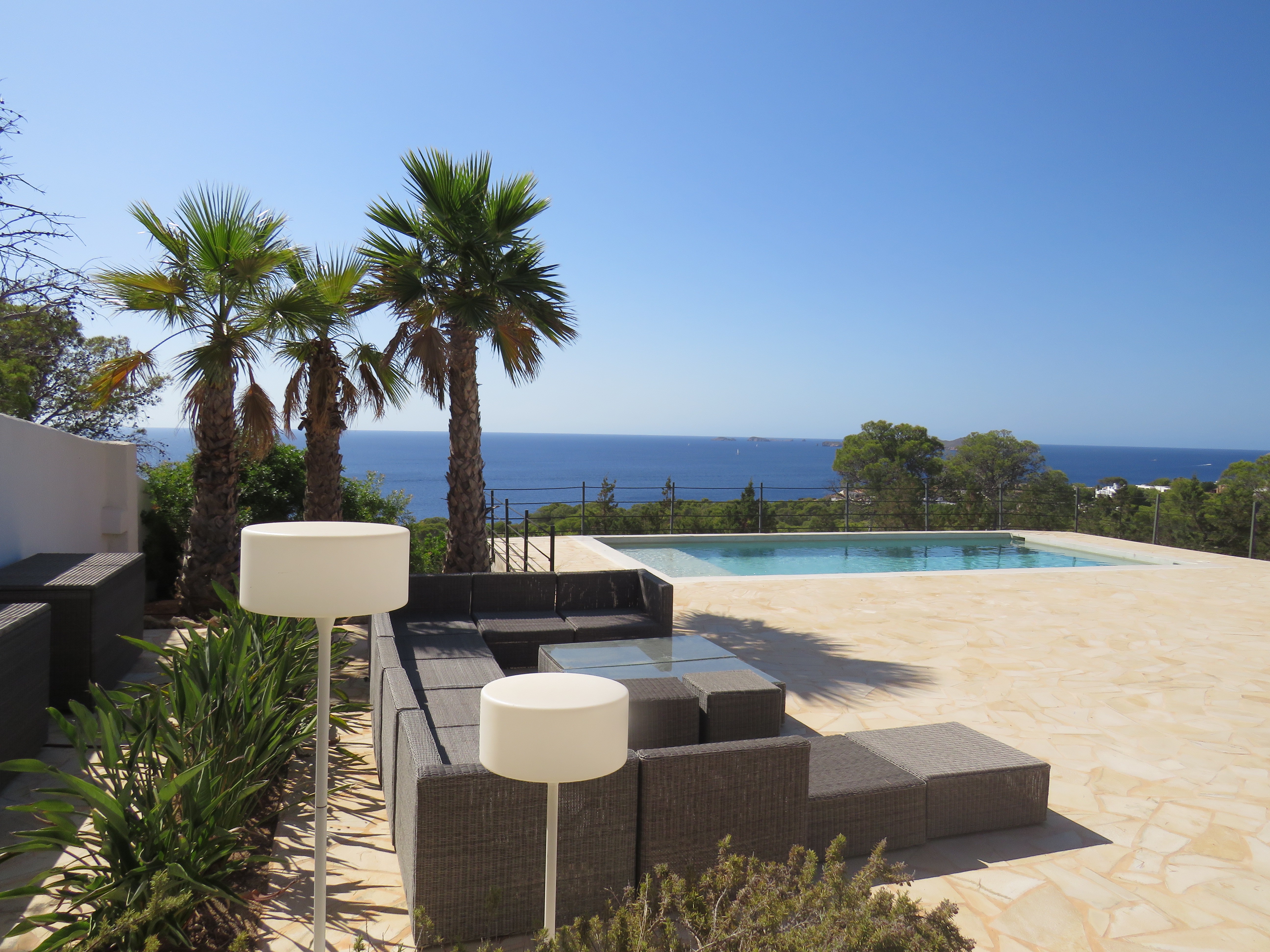 Stylish renovated villa with best sea views - 9