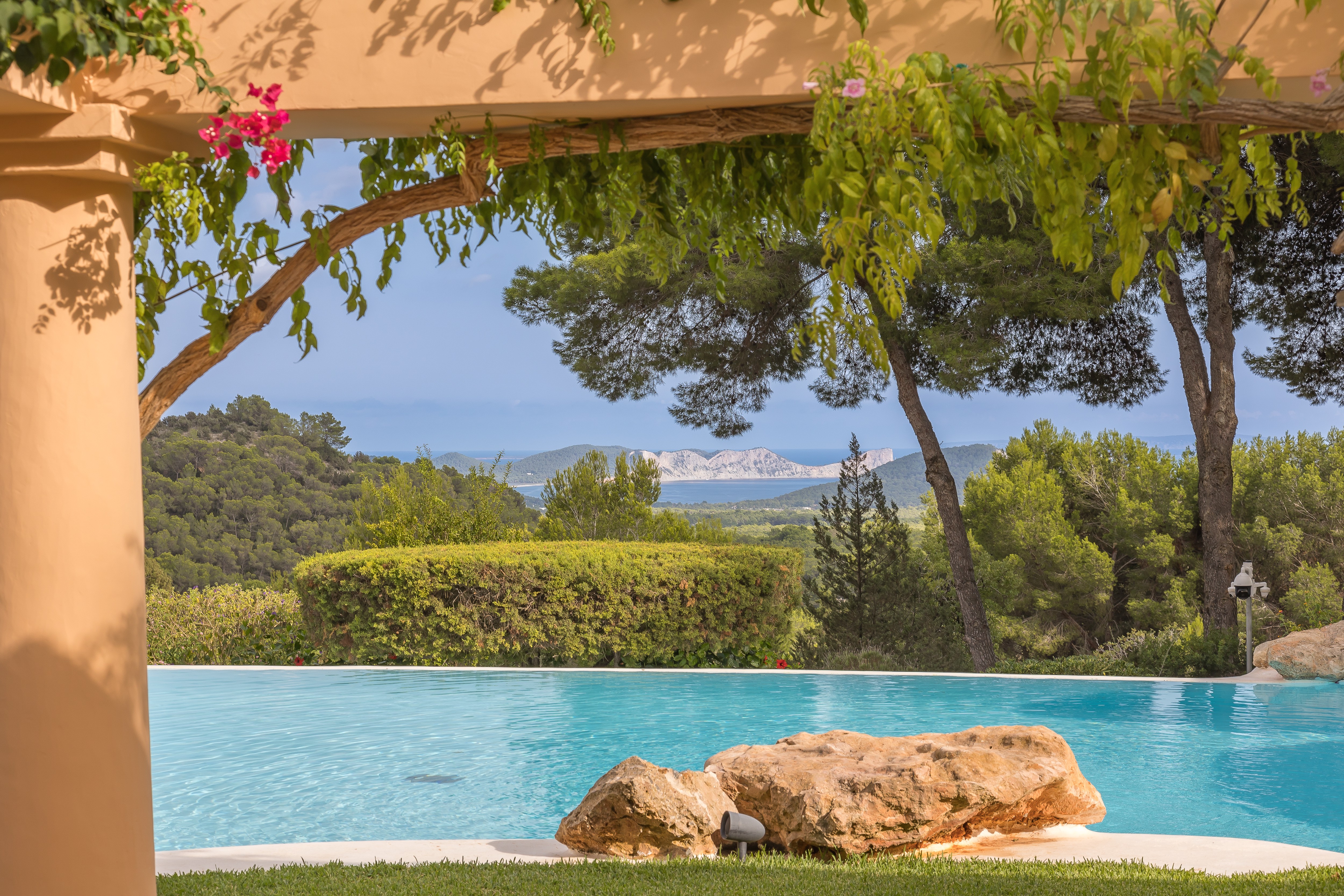 Luxuriöses Anwesen mit traumhaftem Pool und Meerblick - 3