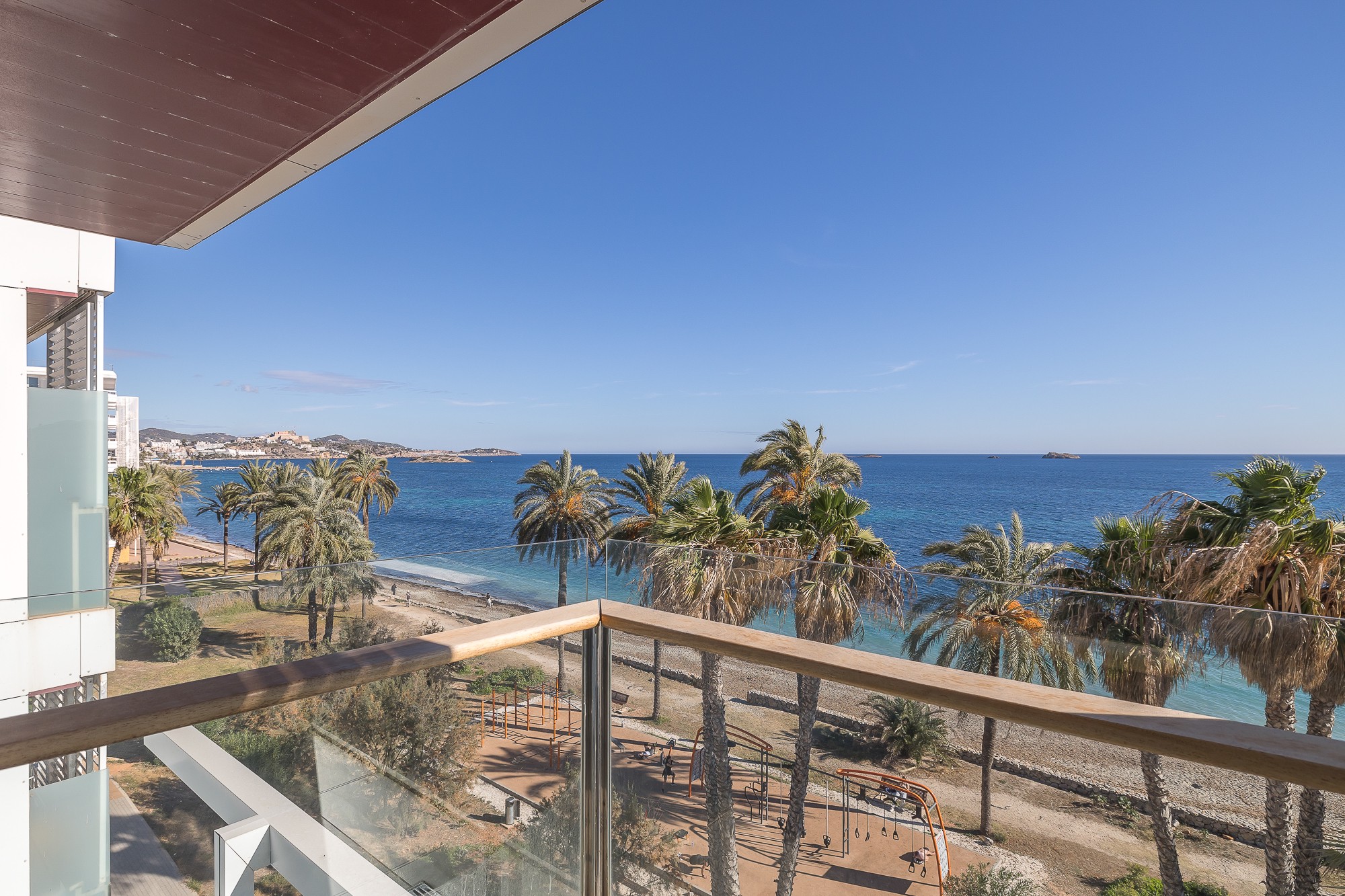 Moderno y espacioso dúplex con terraza en primera línea de playa - 14