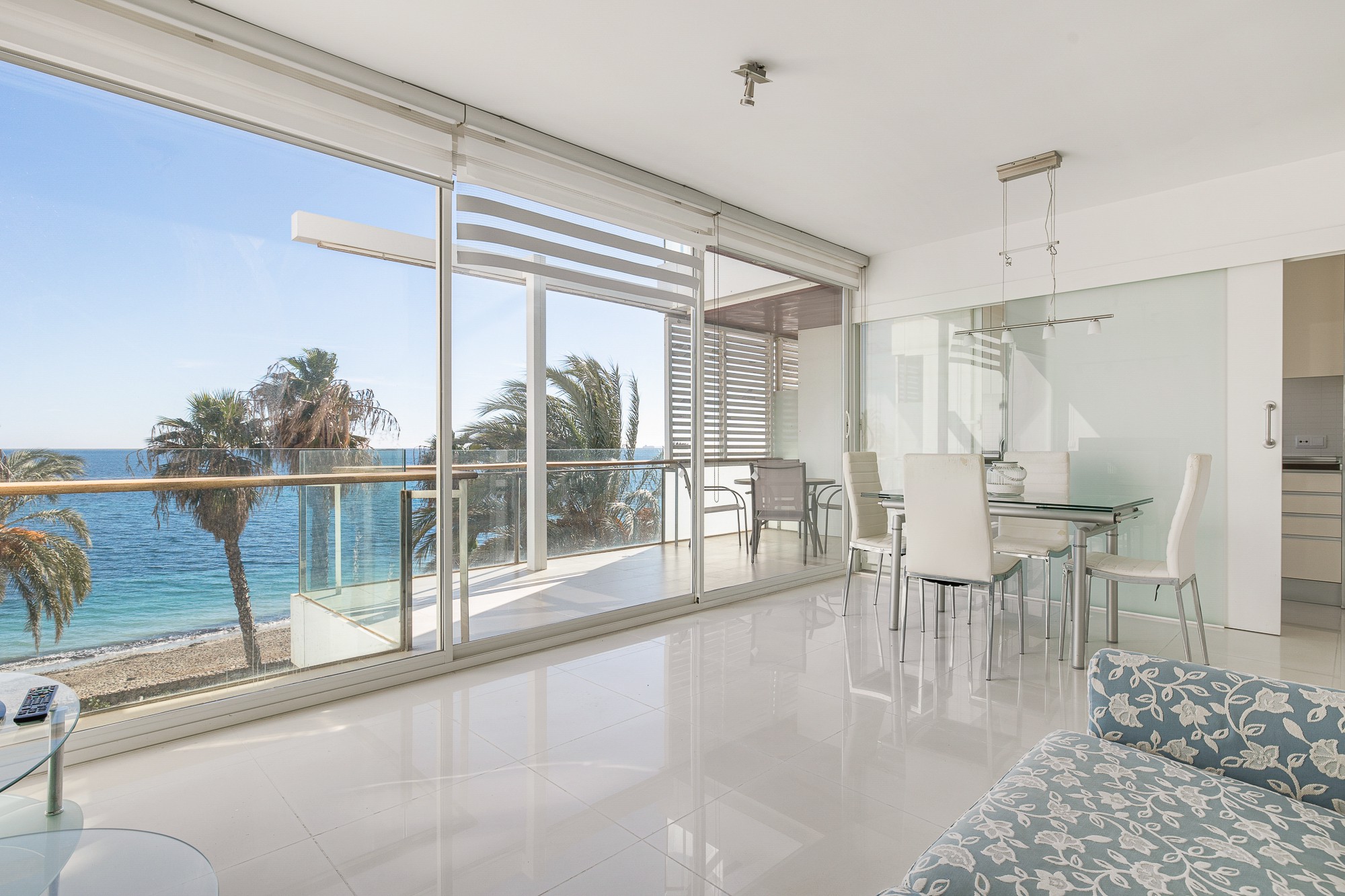 Modern and spacious duplex with terrace right on the beachfront - 2