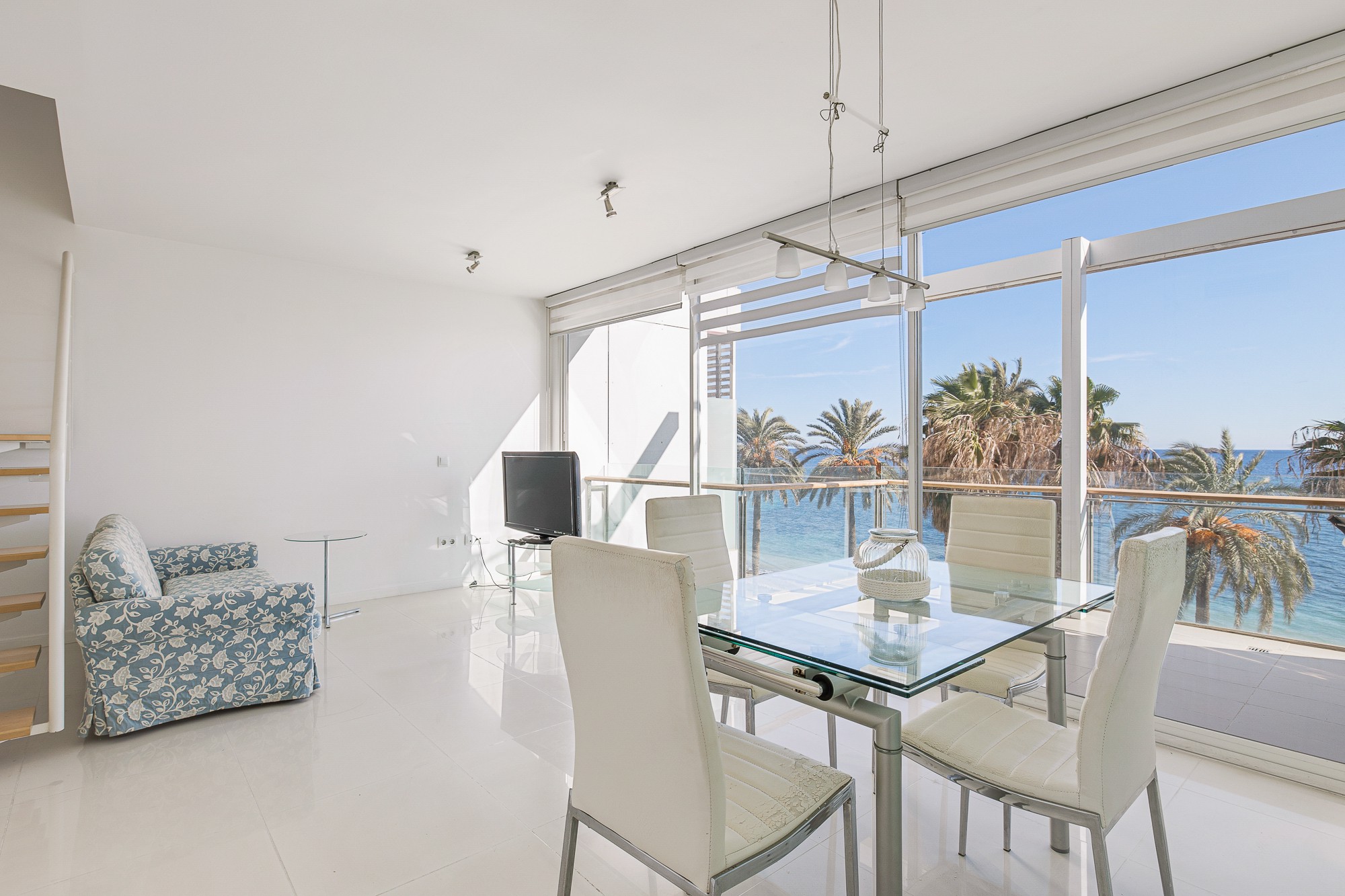 Modern and spacious duplex with terrace right on the beachfront - 4