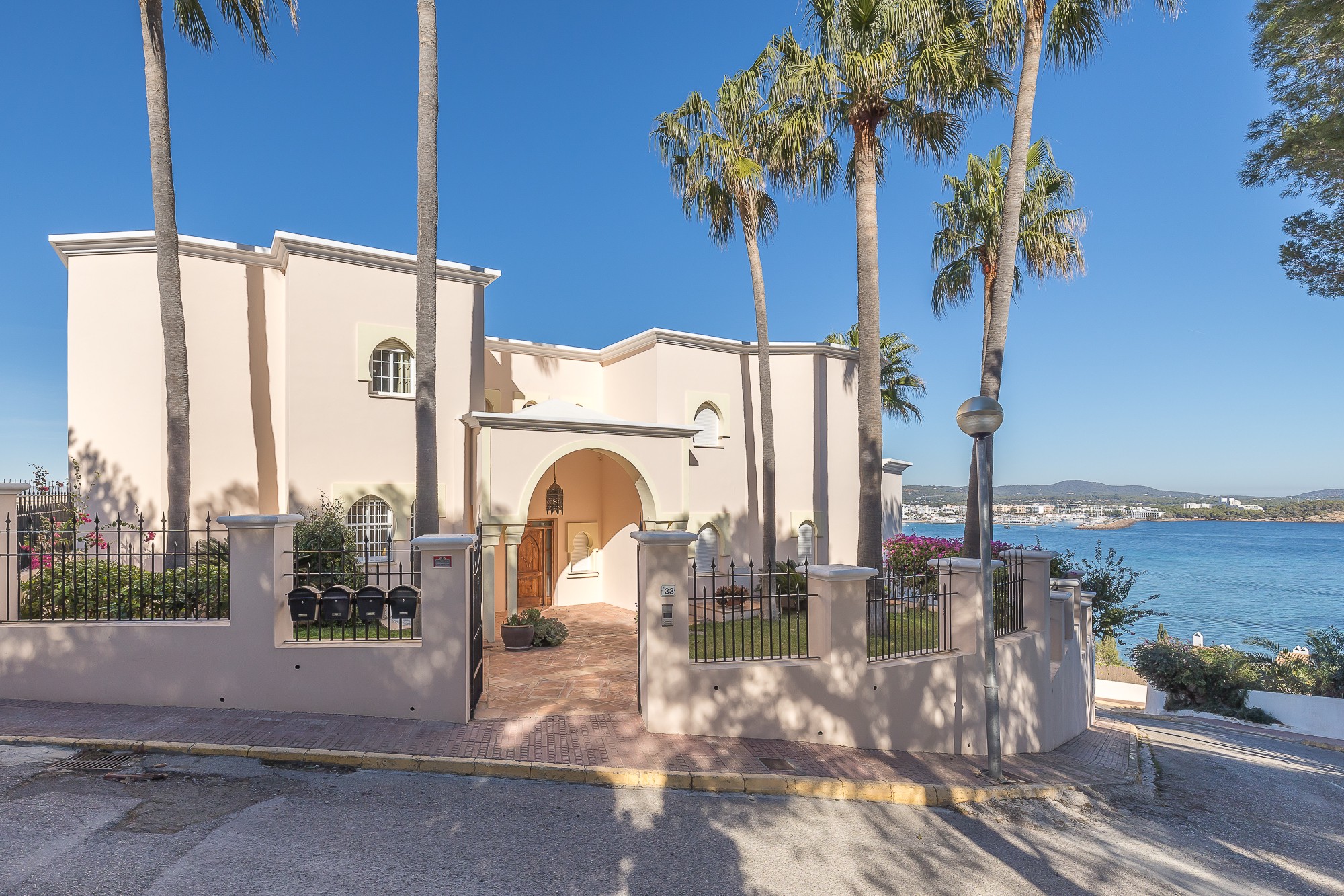 Lujoso ático con vistas al mar y gran piscina privada - 12