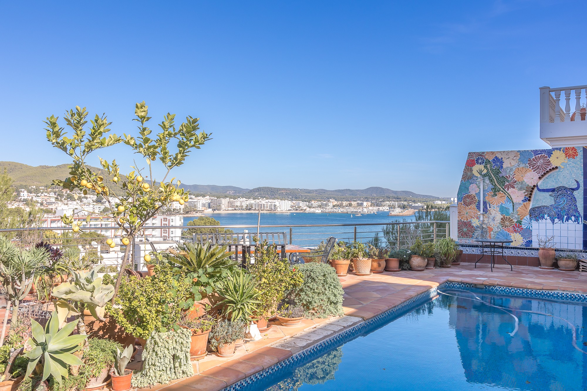 Lujoso ático con vistas al mar y gran piscina privada - 1