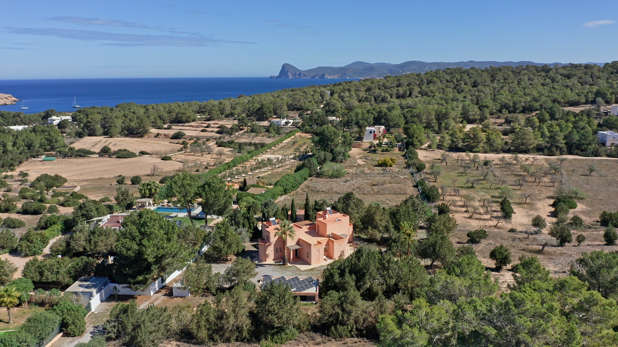 Finca with large plot of land next to the beach - 2