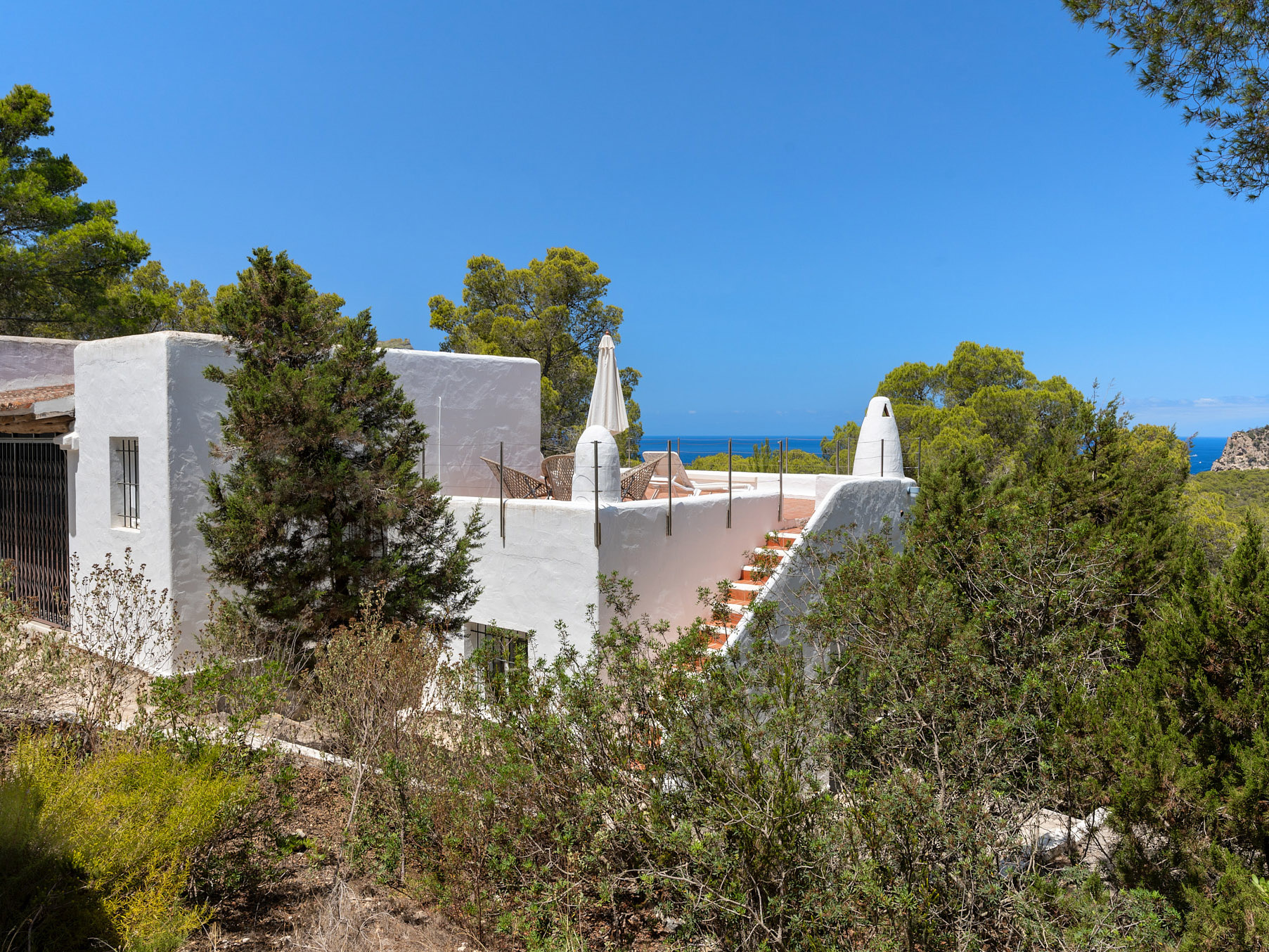 Dos casas de campo en una parcela con vistas al mar - 2