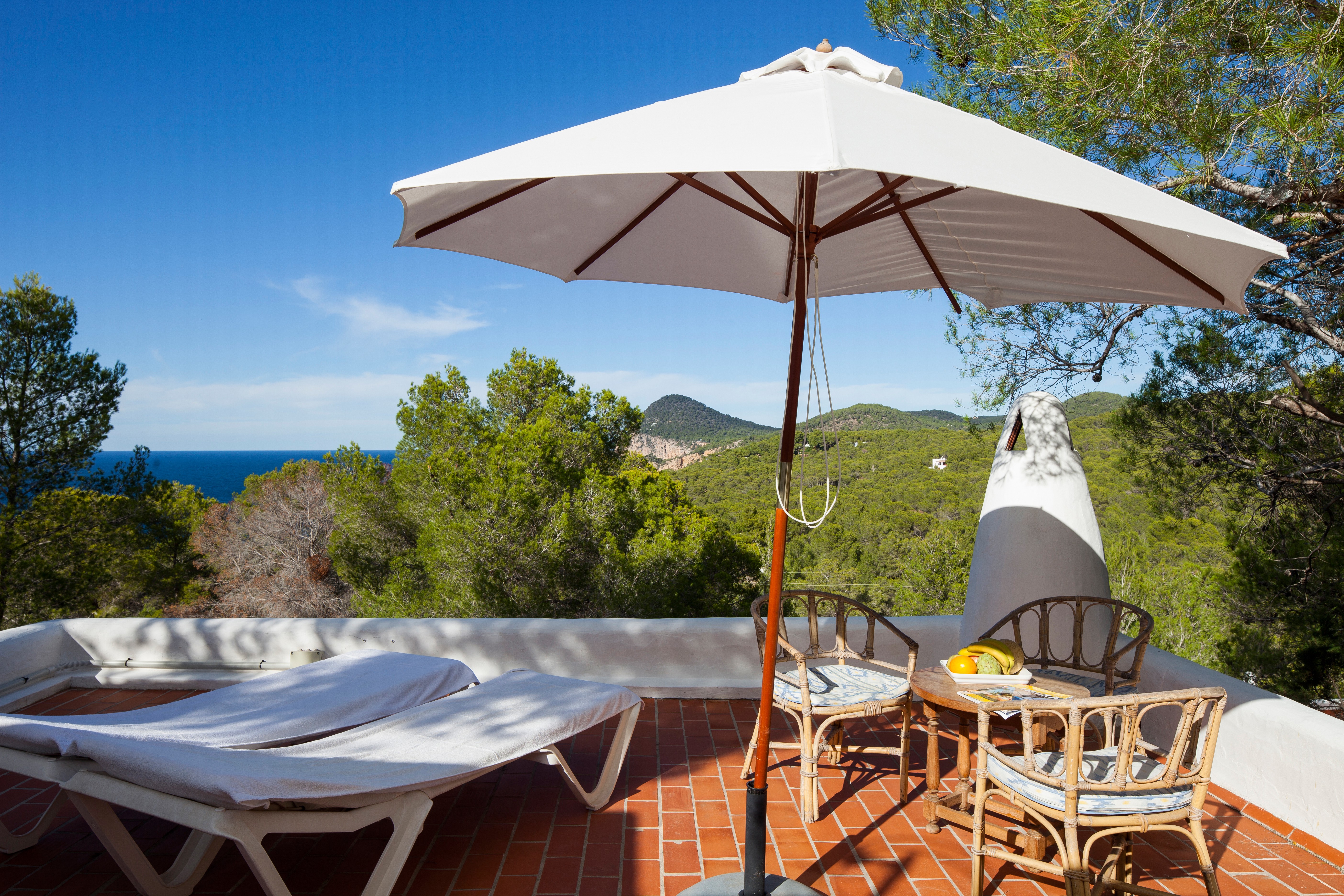 Dos casas de campo en una parcela con vistas al mar - 1