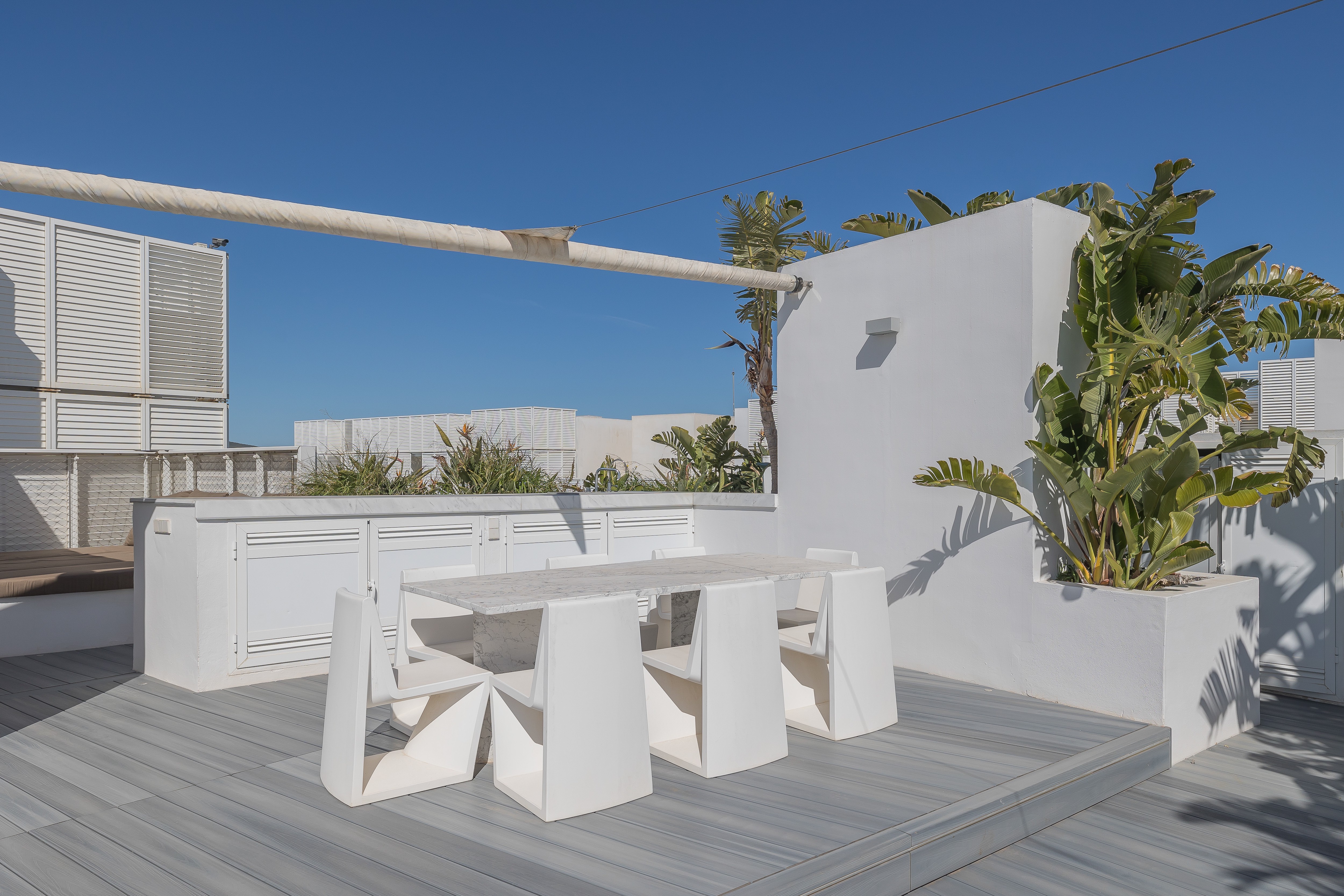 Ático con enorme terraza y piscina privada en Patio Blanco - 23