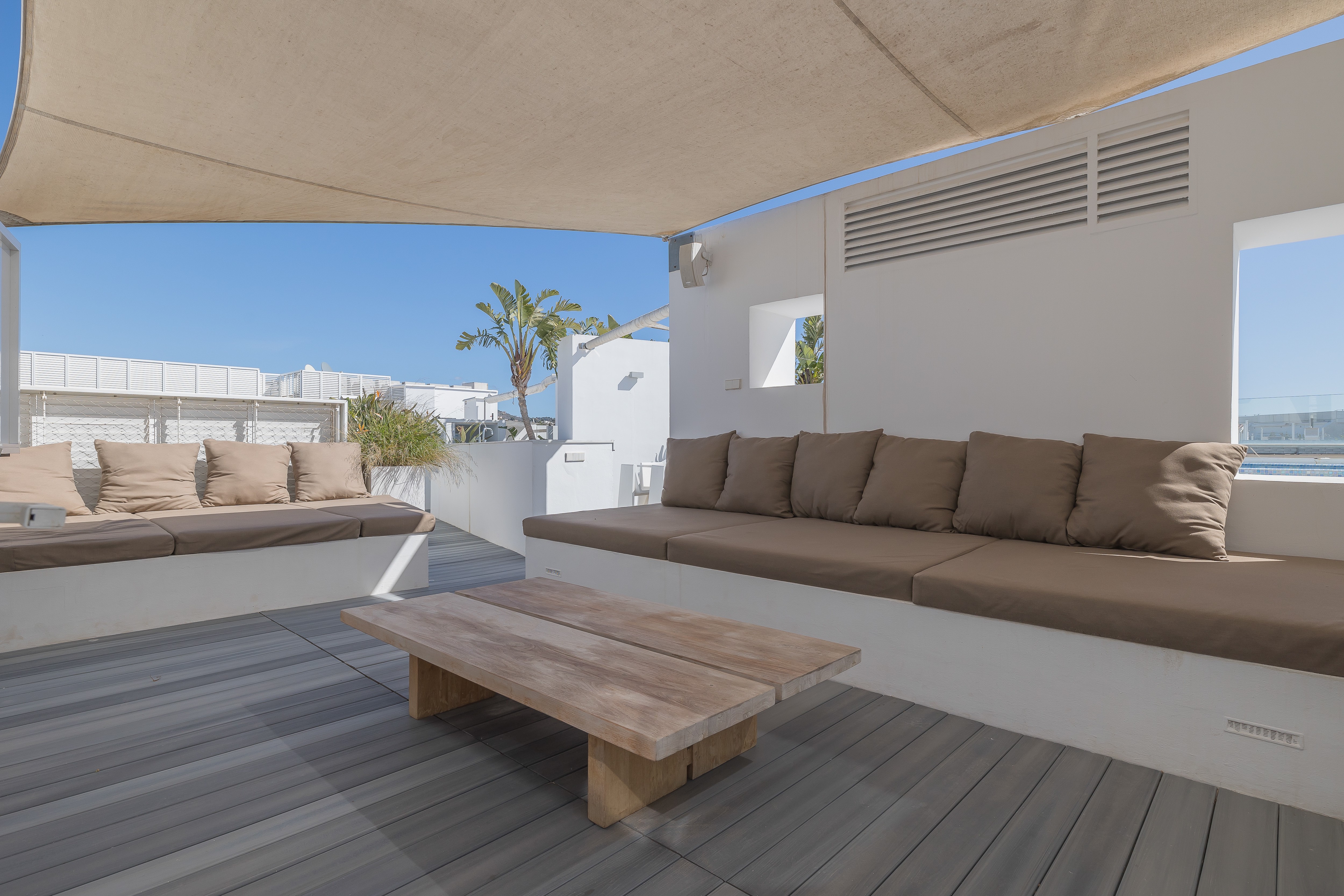 Ático con enorme terraza y piscina privada en Patio Blanco - 19