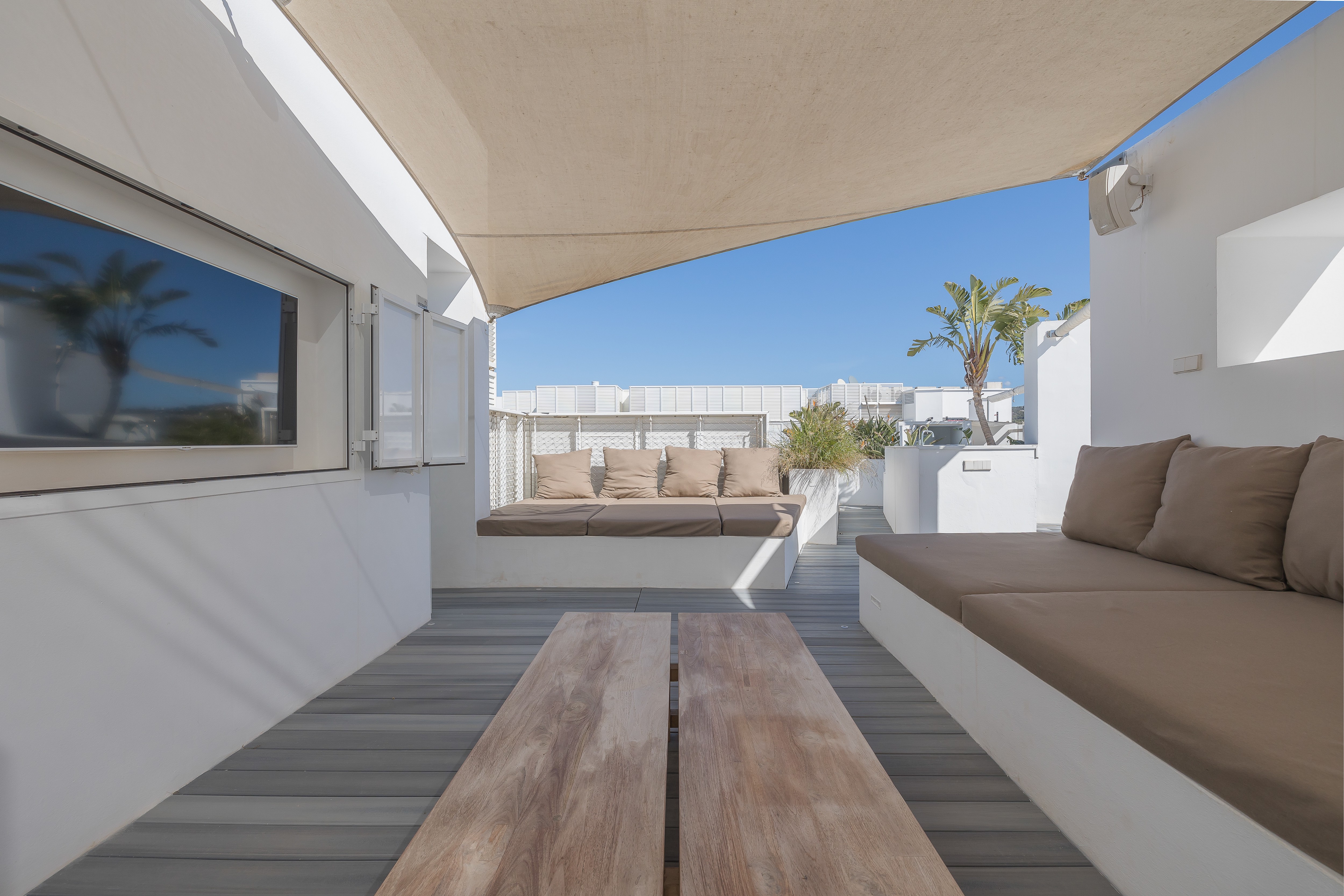 Ático con enorme terraza y piscina privada en Patio Blanco - 20