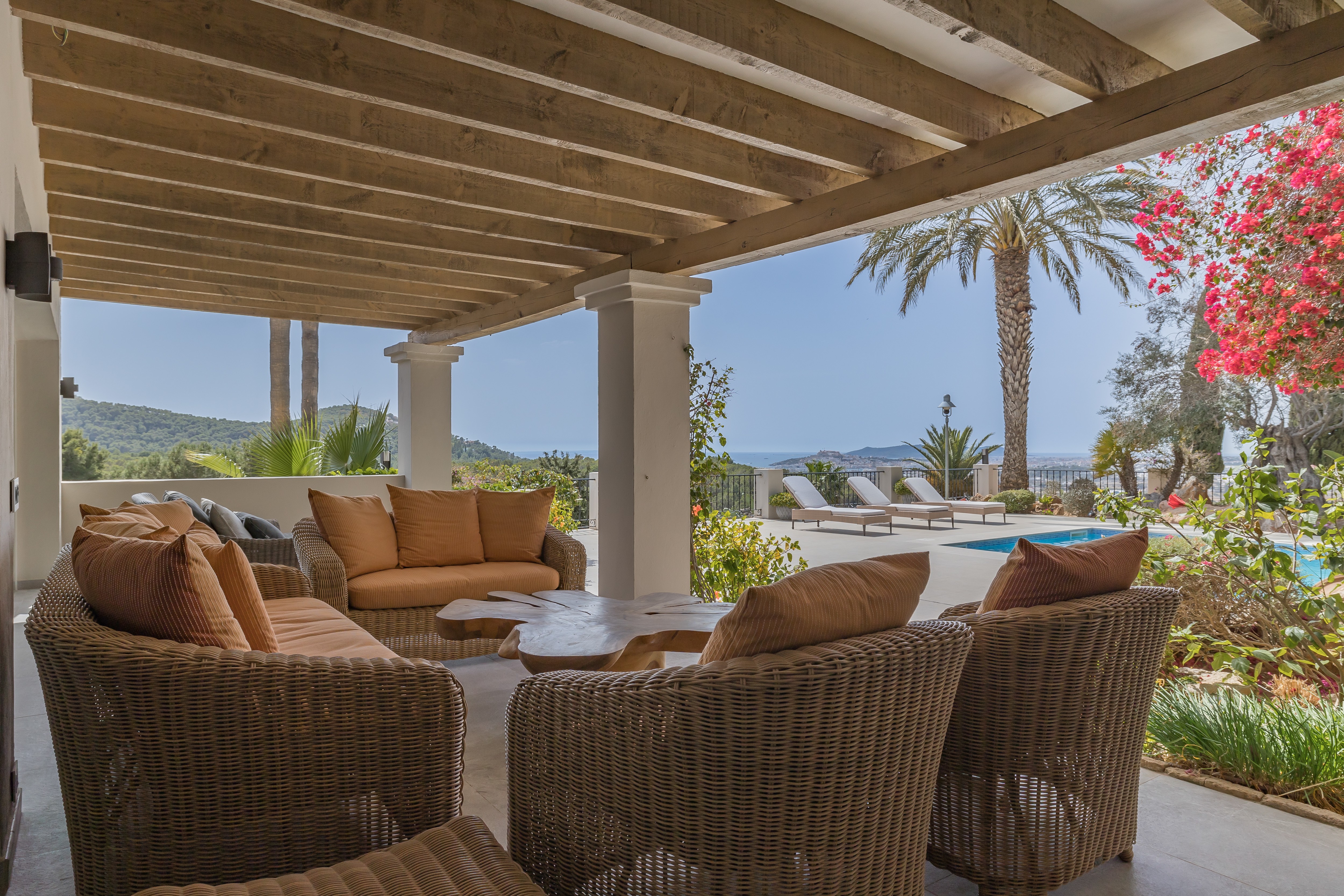 Elegante villa con hermosas vistas al mar en una urbanización - 17