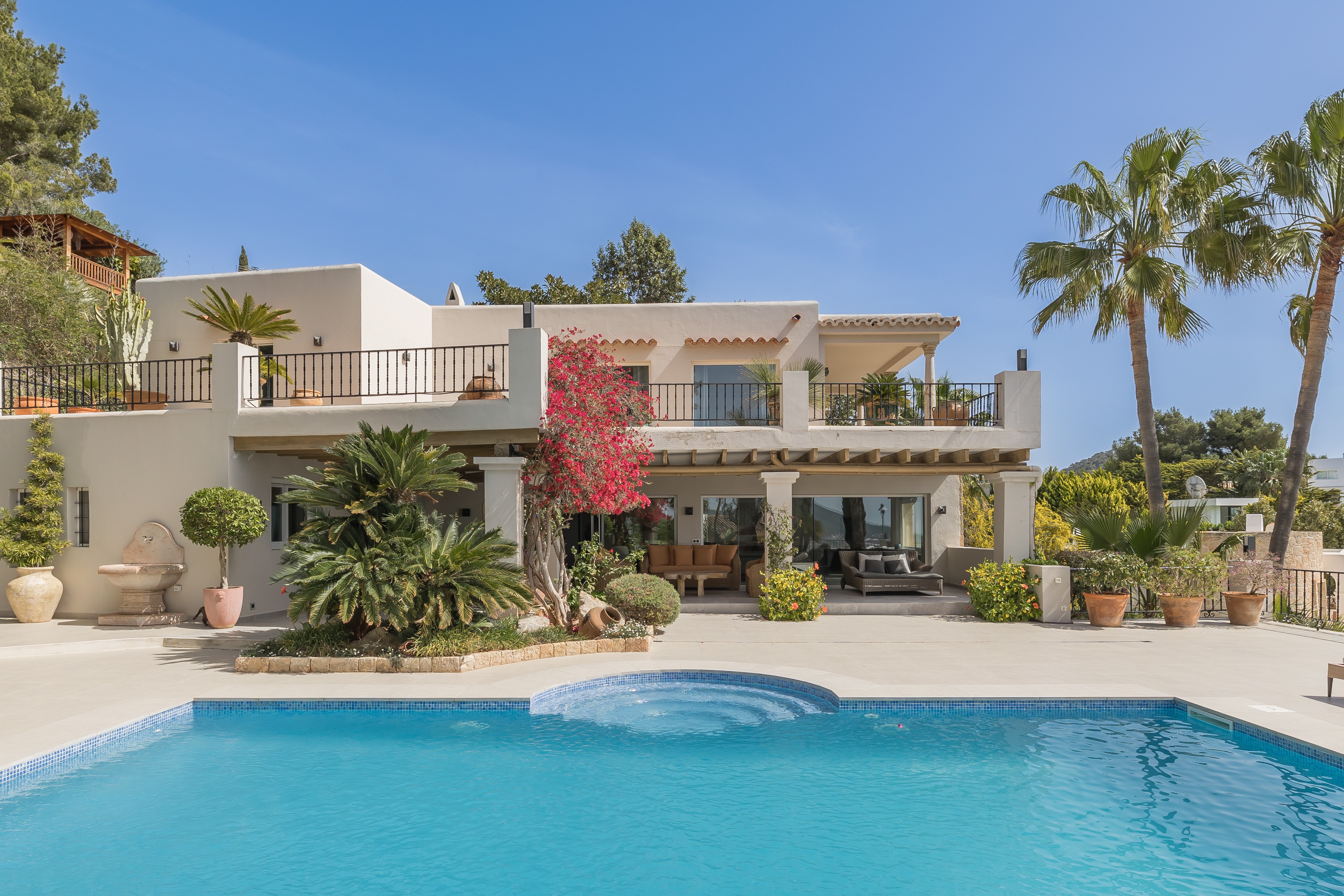 Elegante villa con hermosas vistas al mar en una urbanización - 22